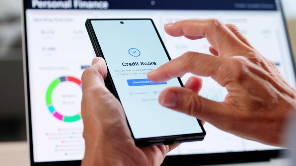 A person holding a cell phoneAI-generated content may be incorrect.